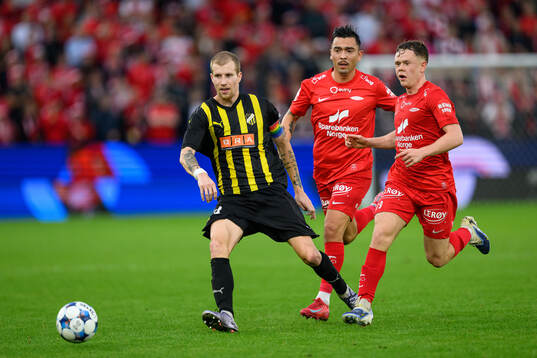 Simon Gustafson of Häcken and Niklas Castro and Eggert