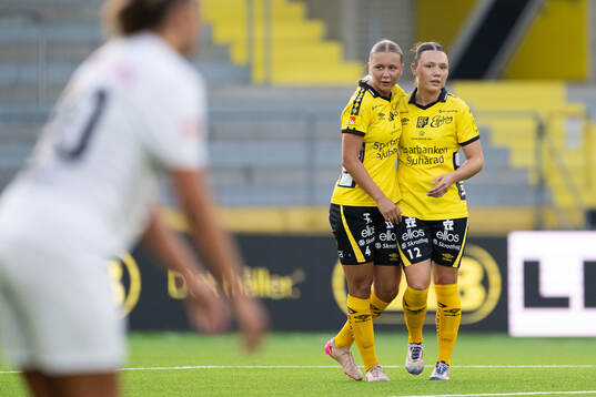 Elfsborgs Alice Broman och Hedvig Petersson jublar