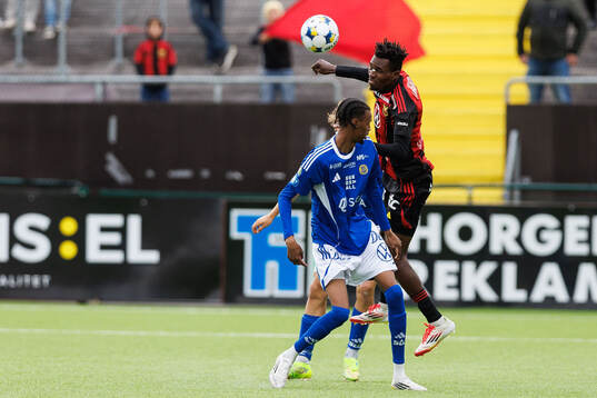 Östersunds Sunday Anyanwu och GIF Sundsvalls Yacqub Finey