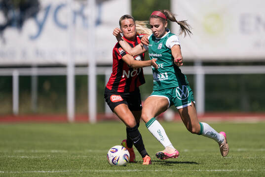 Brommapojkarnas Johanna Svedberg och Alingsås Julia Elvbo