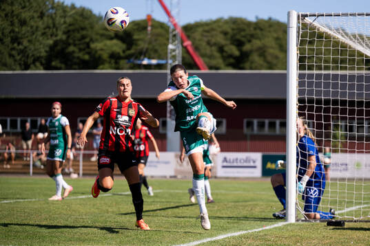 Brommapojkarnas Johanna Svedberg och Alingsås Tove Lorén