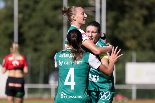 Alingsås Emmy Blomberg jublar