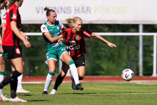 Alingsås Emmy Blomberg och Brommapojkarnas Adelina Engman