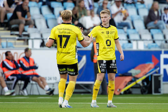 Elfsborgs Ari Sigurpálsson och Per Frick jublar