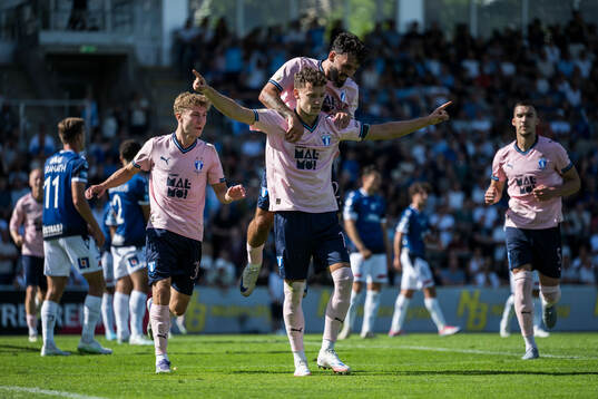 Malmö FFs Colin Rösler jublar med Hugo Bolin och Sead