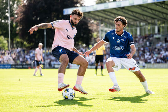 Malmö FFs Sead Haksabanovic och Halmstads Rocco Ascone