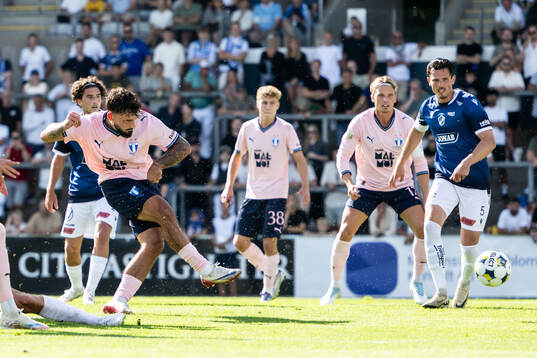 Malmö FFs Sead Haksabanovic skjuter in 0-4 målet