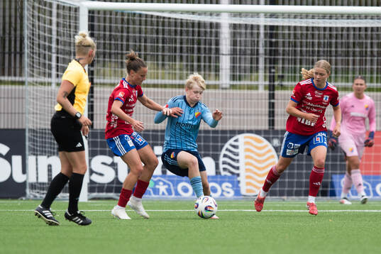 Djurgårdens Olivia Ulenius och Vittsjös Julia Tunturi