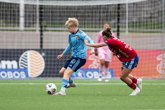 Djurgårdens Olivia Ulenius och Vittsjös Julia Tunturi