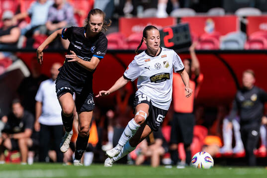 Växjö DFFs Elin Nilsson och Häckens Anna Anvegård