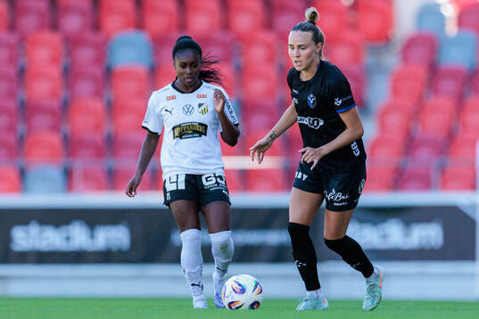 Häckens Monica Jusu Bah och Växjö DFFs Larkin Russel
