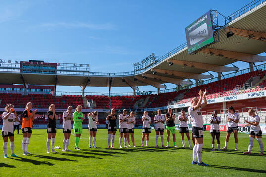 Häckens spelare jublar