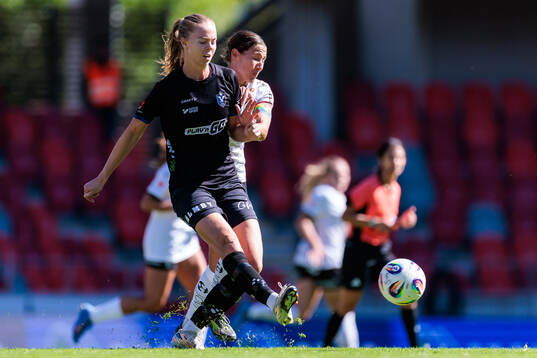 Växjö DFFs Elin Nilsson och Häckens Tabby Tindell