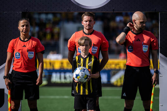 Assisterande domare Almira Spahic, domare Joakim Östling