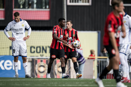 Brommapojkarnas Adam Skanning Jakobsen jublar