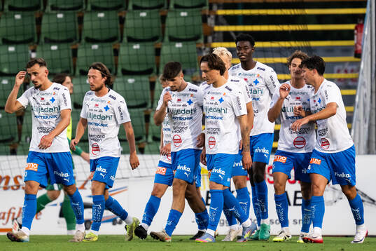 Värnamos Rufai Mohammed jublar med lagkamrater