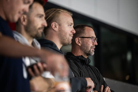 Sportchef Hampus Sjöström och Zugs assisterane tränare