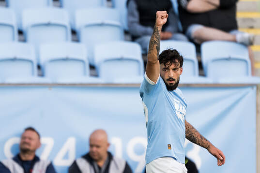 Sead Haksabanovic of Malmö FF celebrates