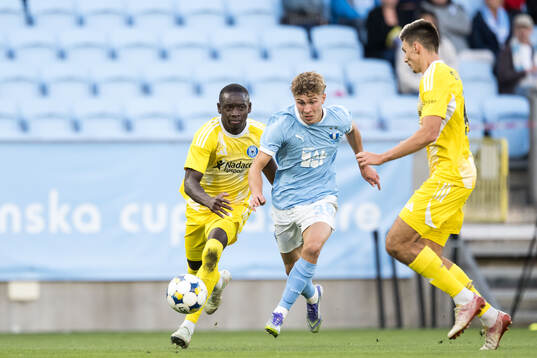 Abdoulaye Sylla of SK Sigma Olomouc and Hugo Bolin of