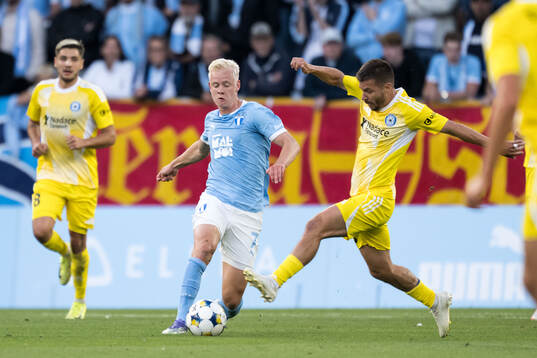 Otto Rosengren of Malmö FF and Jan Navratil of SK Sigma