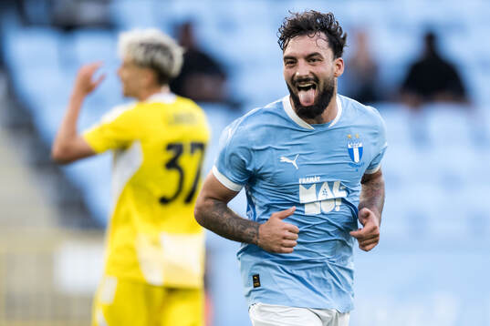 Sead Haksabanovic of Malmö FF celebrates