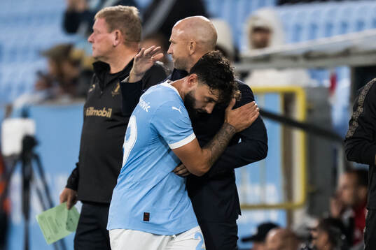 Head coach Henrik Rydström and Sead Haksabanovic of Malmö