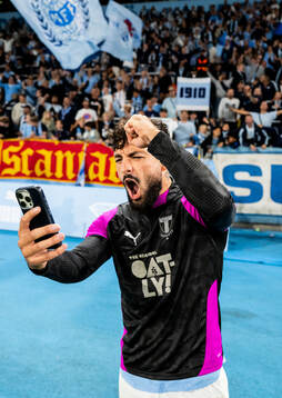 Sead Haksabanovic of Malmö FF celebrates