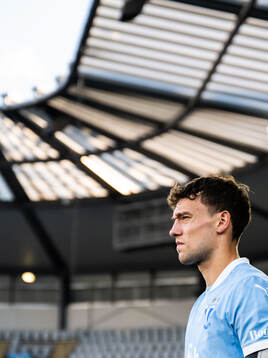 Colin Rösler of Malmö FF enter the pitch