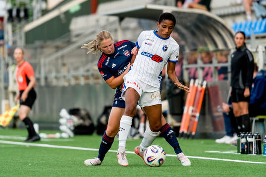 Rosengårds Hanna Andersson och Växjö DFFs Eva Dessislava