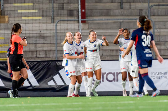 Växjö DFFs Larkin Russel jublar