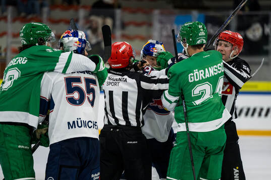 Münchens Patrick Hager och Rögles Mattias Göransson