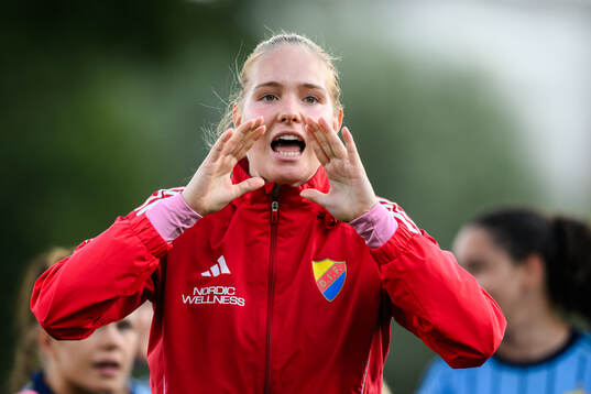 Djurgårdens målvakt Elvira Björklund jublar