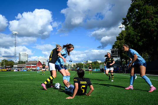 AIKs Ida Björnberg och Haruna Tabata mot Djurgårdens