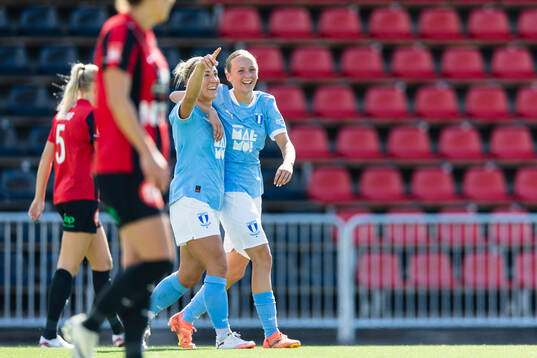 Malmö FFs Mia Persson och Petronella Winblad jublar