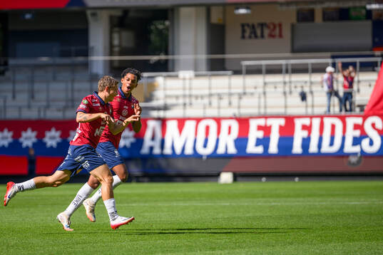 Örgrytes målskytt Anton Andreasson jublar