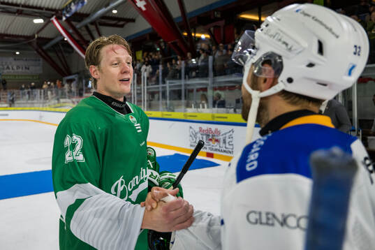 Rögles Fredrik Olofsson och Zugs Lukas Bengtsson