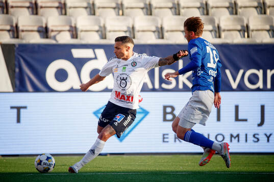 Örebros Ahmed Yasin och Umeå FCs Yiriyon Gideon Yaw