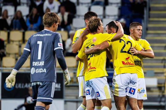 Falkenbergs Viktor Ekblom jublar