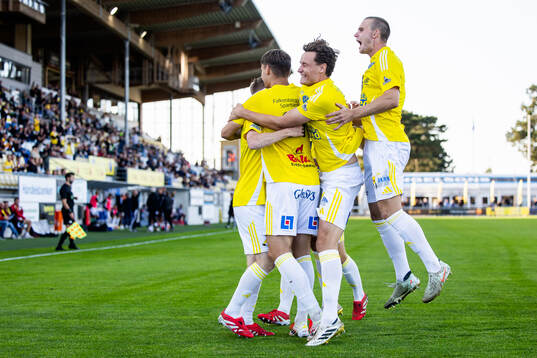 Falkenbergs spelare jublar