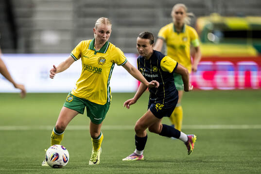 Emilie Joramo of Hammarby and Nadiia Kunina of Metalist 1925