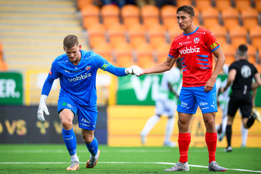 Helsingborgs målvakt Johan Brattberg och Wilhelm Nilsson