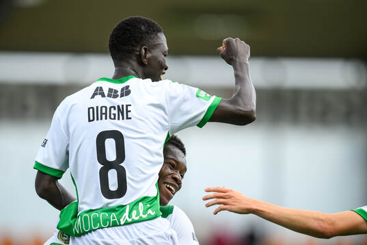 Västerås Mamadou Ousmane Diagne jublar med Sountonoma