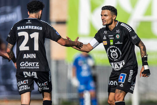 Örebros Ahmed Yasin jublar