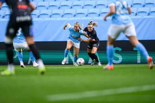 Malmö FFs Courtney Nevin och Växjö DFFs Larkin Russel
