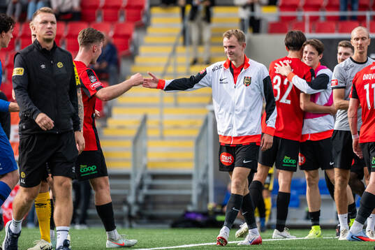 Brommapojkarnas Victor Lind jublar