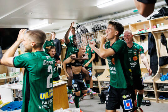Varbergs spelare jublar