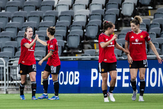 Elisabeth Terland and Julia Zigiotti Olme of Manchester