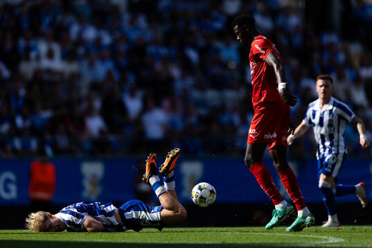 IFK Göteborgs Max Fenger och Värnamos Rufai Mohammed