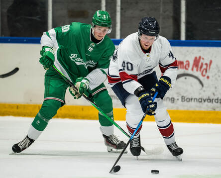 Rögles Melker Sigurd och HV71s Oskar Stål-Lyrenäs