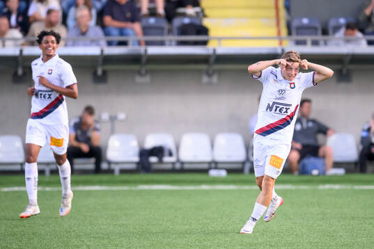 Örgrytes målskytt Anton Andreasson jublar